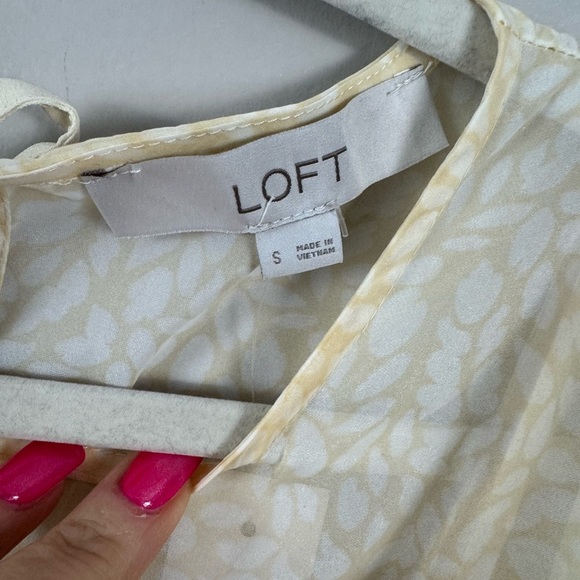 NWT Loft feather print tie back peplum blouse Cream Blouse size small - Picture 7 of 11